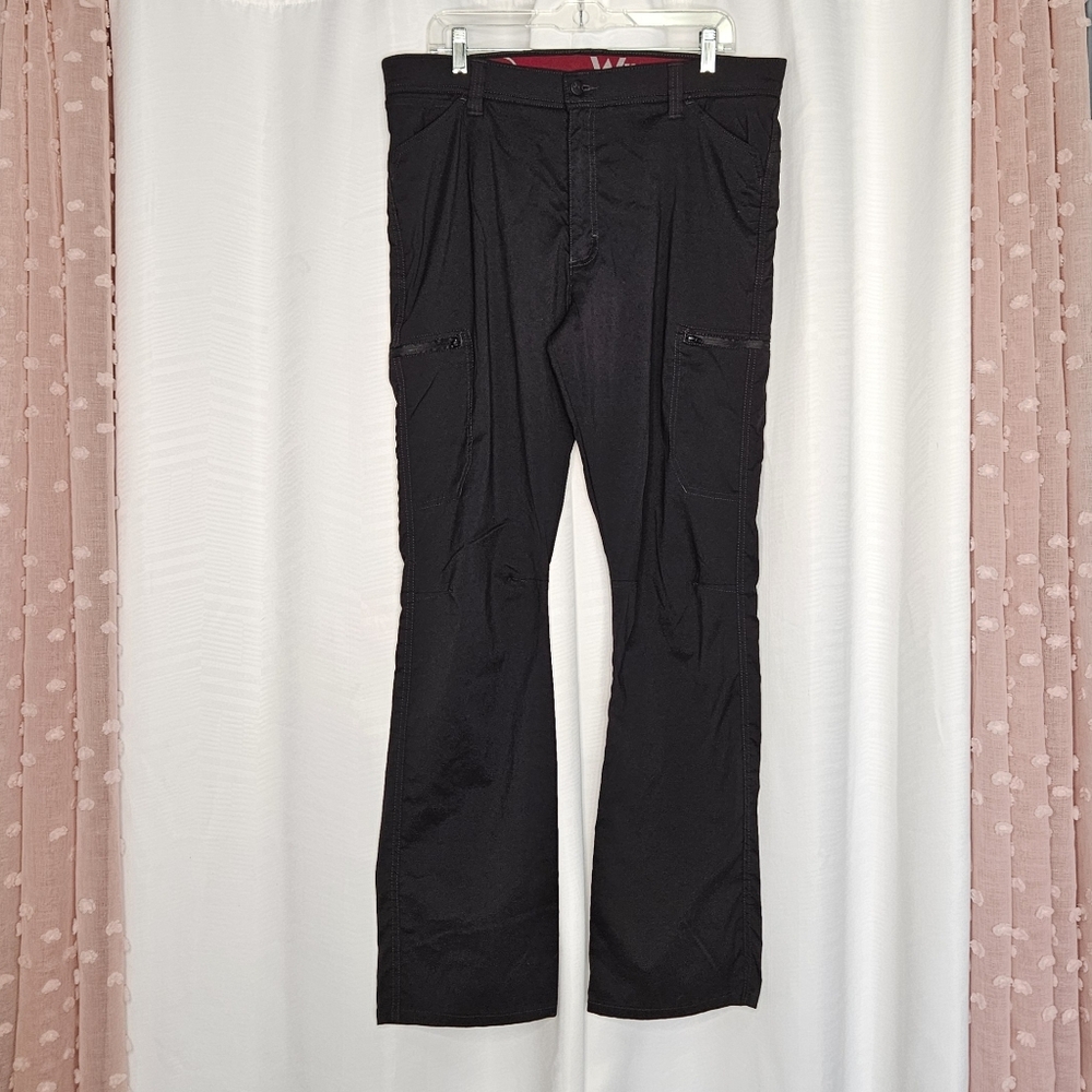 Wrangler Outdoor series 36x32 cargo straight fit moisture wicking UPF50+ pants
